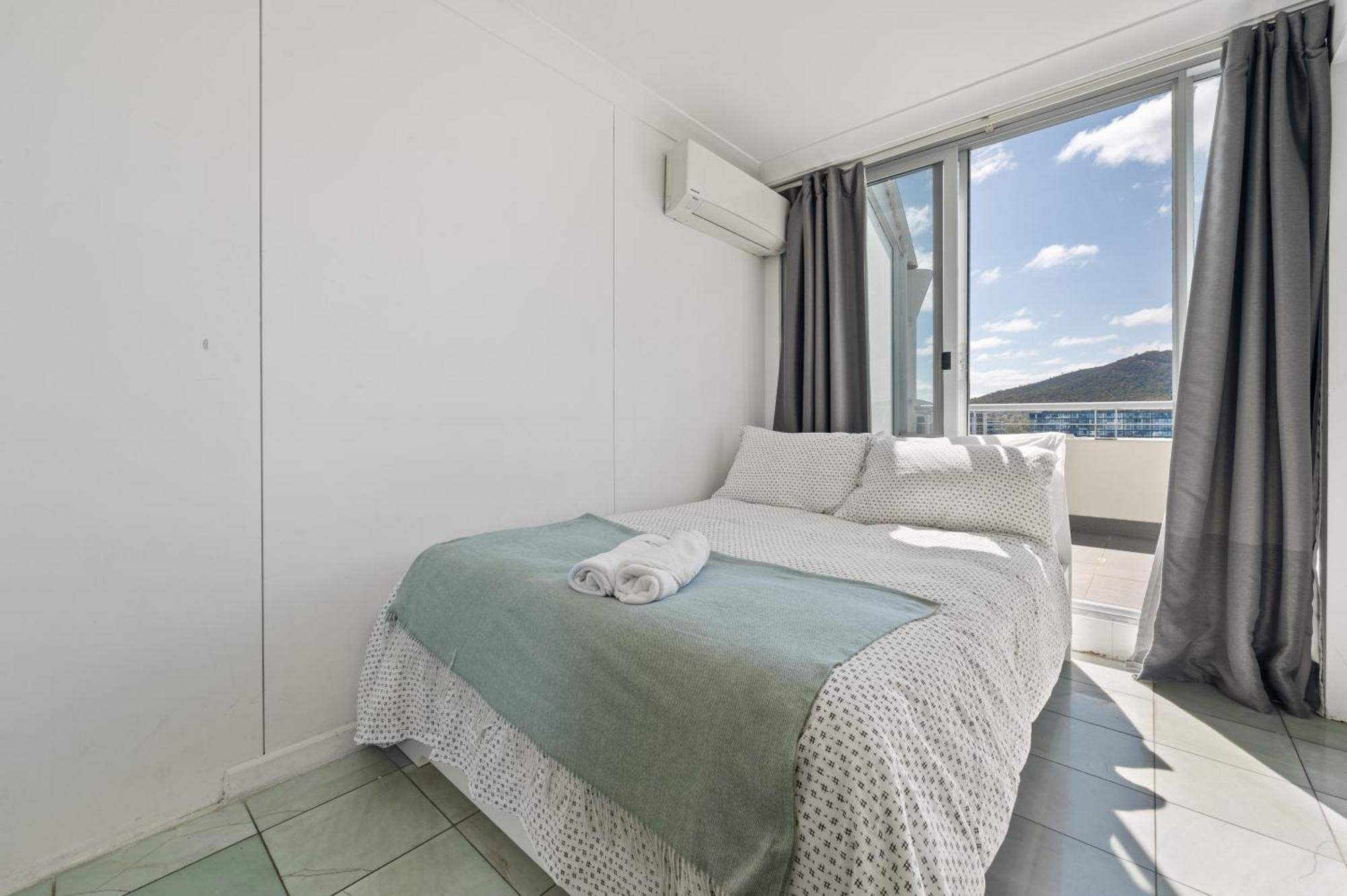 Dana-Private Room In A Shared Duplex Apartment -1 كنبرا المظهر الخارجي الصورة